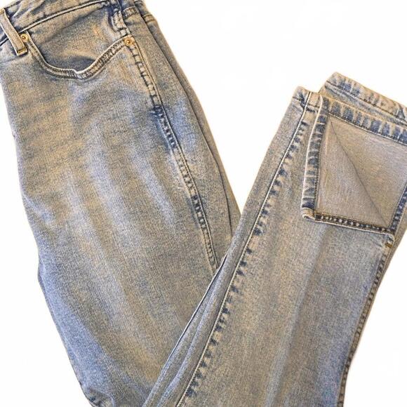 Gianni Bini Women's Light Wash Jeans - Size 31 - Picture 4 of 5